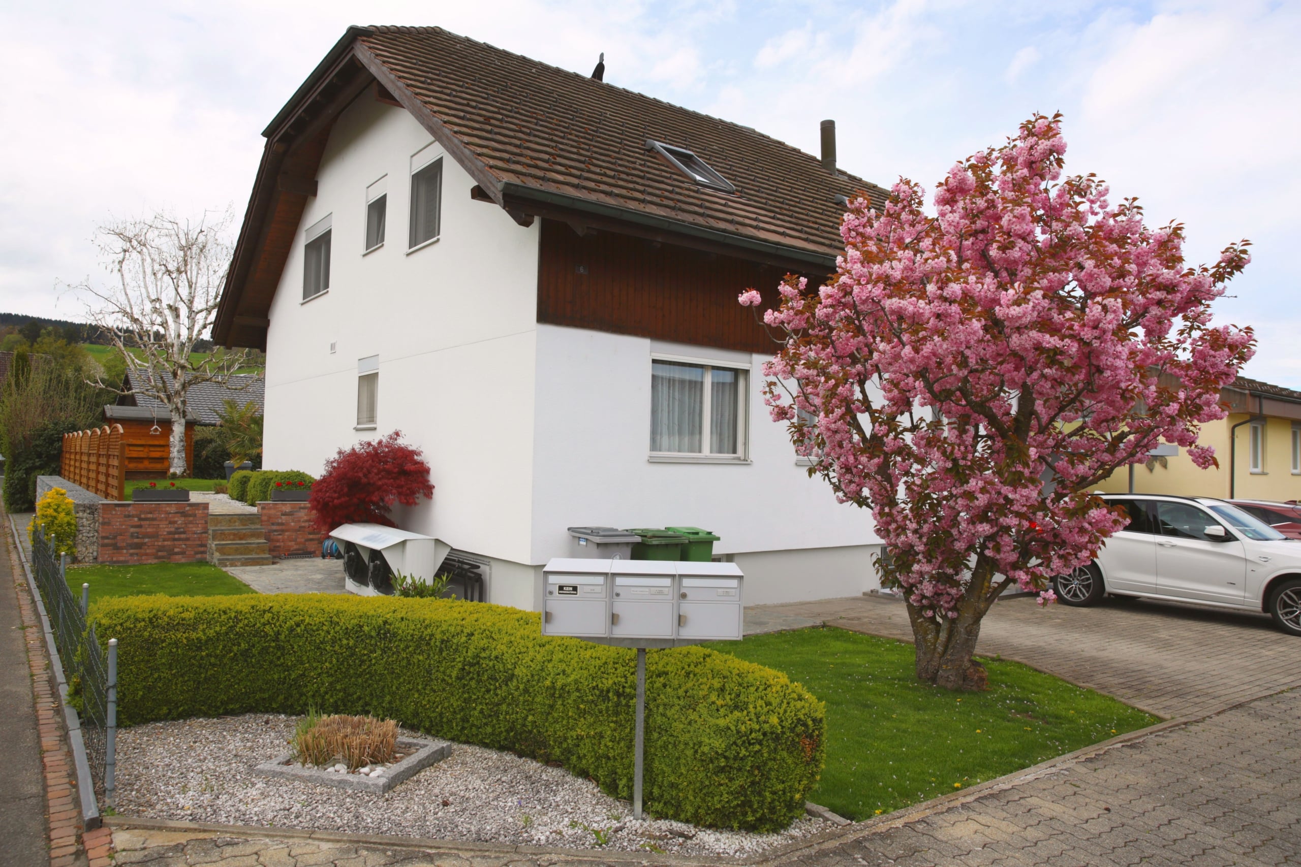 Haus-vorne-1-scaled Attraktives Mehrfamilienhaus in Buttwil AG