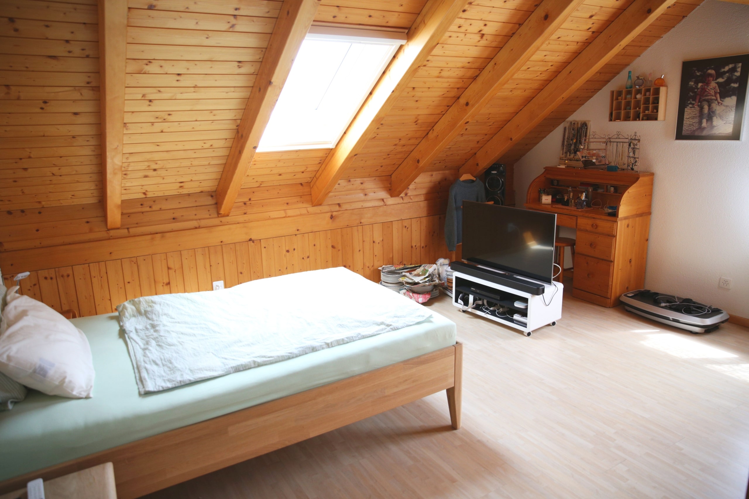 Zimmer-oben-scaled Attraktives Mehrfamilienhaus in Buttwil AG