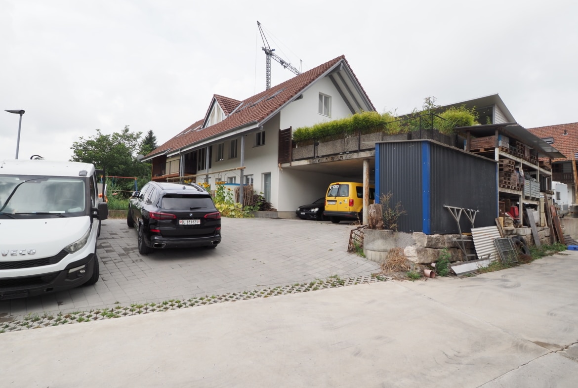 Mehrfamilienhaus mit 3 Wohnungen + Gewerbe in Inkwil