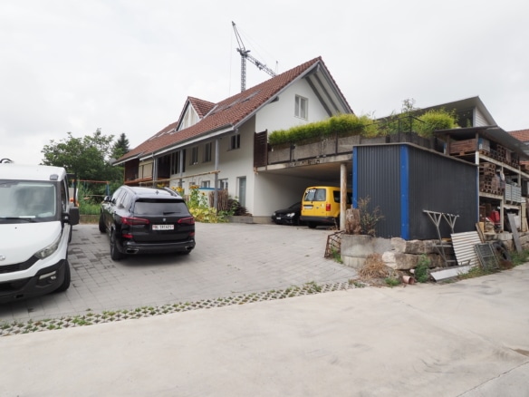 Mehrfamilienhaus mit 3 Wohnungen + Gewerbe in Inkwil