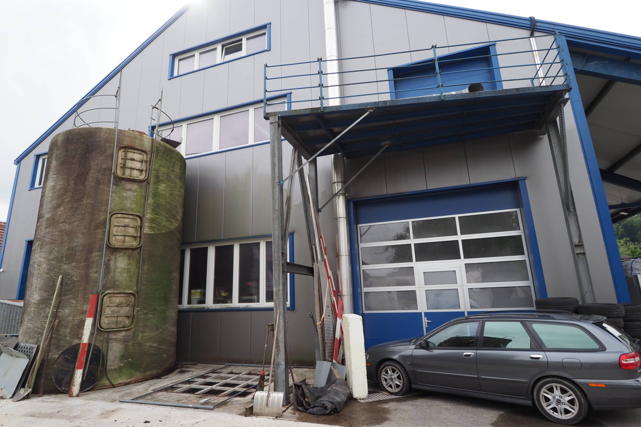 Mehrfamilienhaus mit 3 Wohnungen + Gewerbe in Inkwil
