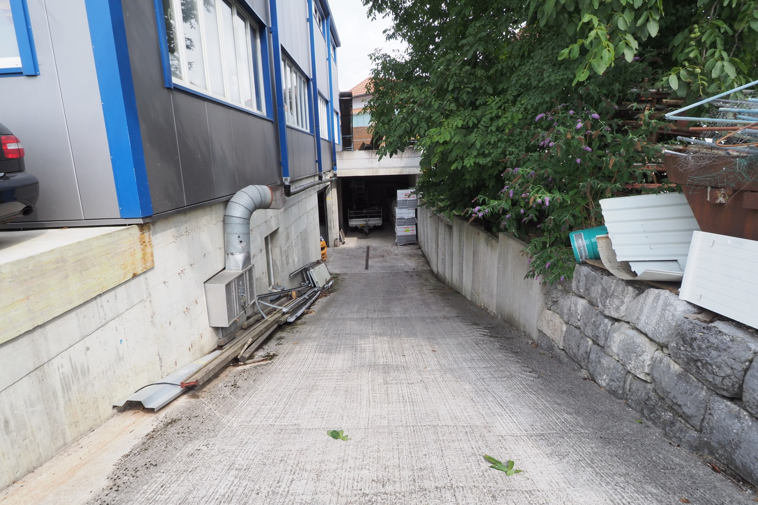 Mehrfamilienhaus mit 3 Wohnungen + Gewerbe in Inkwil